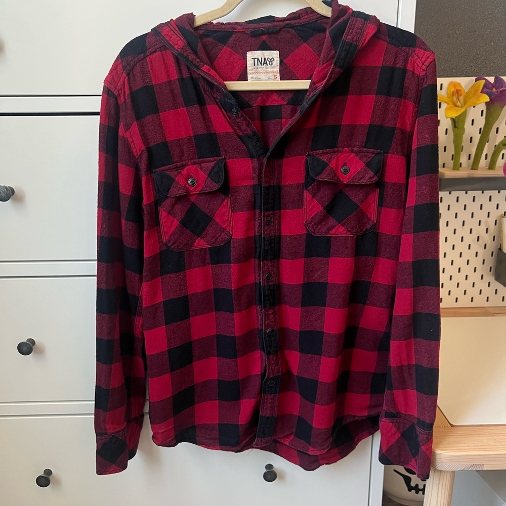 Aritzia TNA Plaid Red and Black Boyfriend Button Up Shirt with hood small